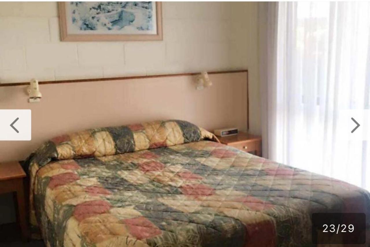 Black Swan Motor Inn Lakes Entrance Extérieur photo