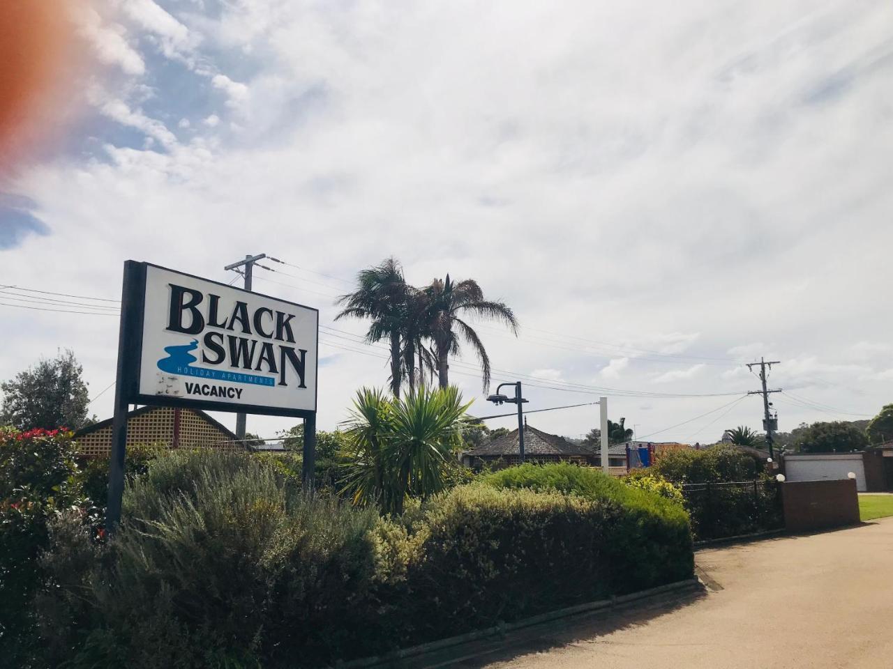 Black Swan Motor Inn Lakes Entrance Extérieur photo