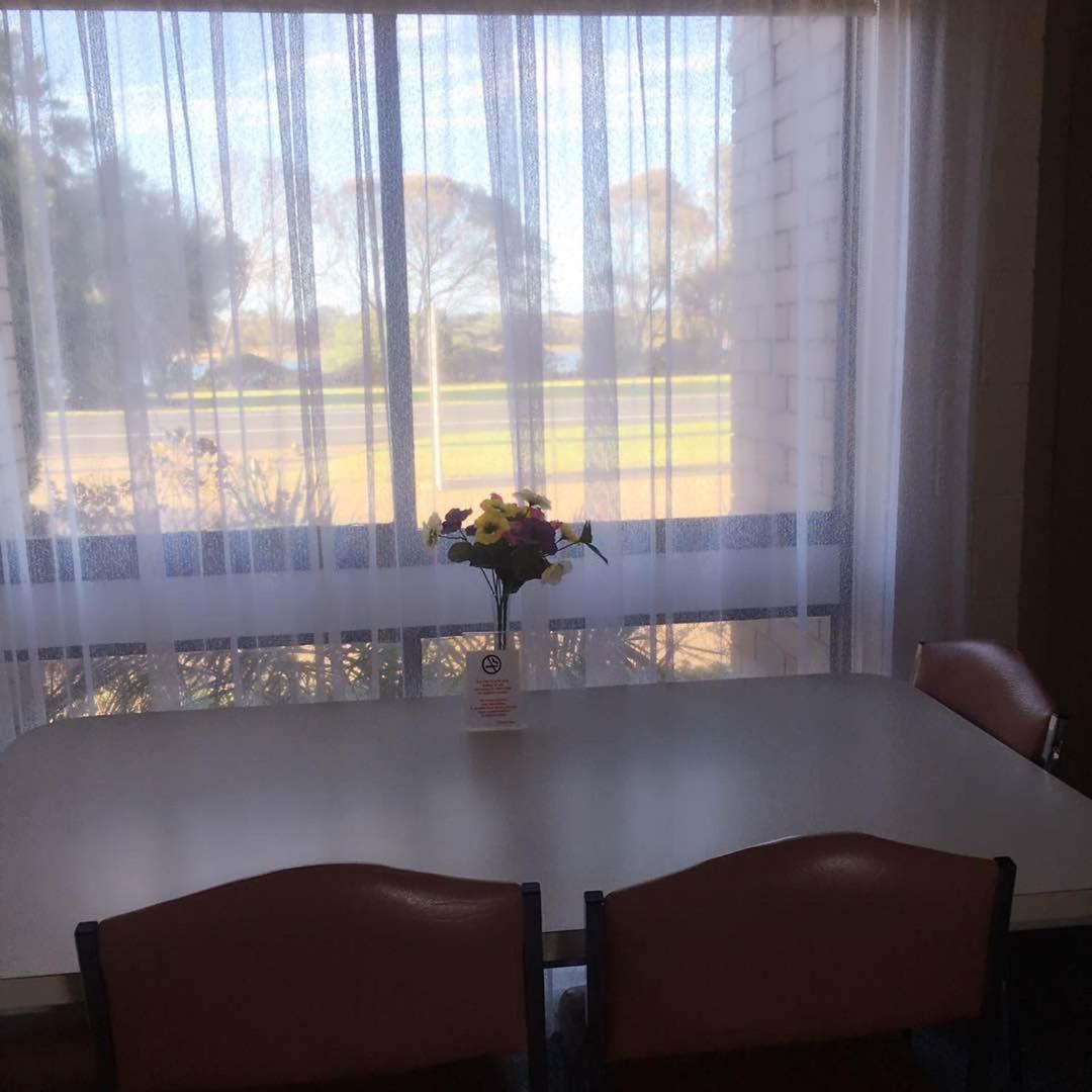Black Swan Motor Inn Lakes Entrance Extérieur photo