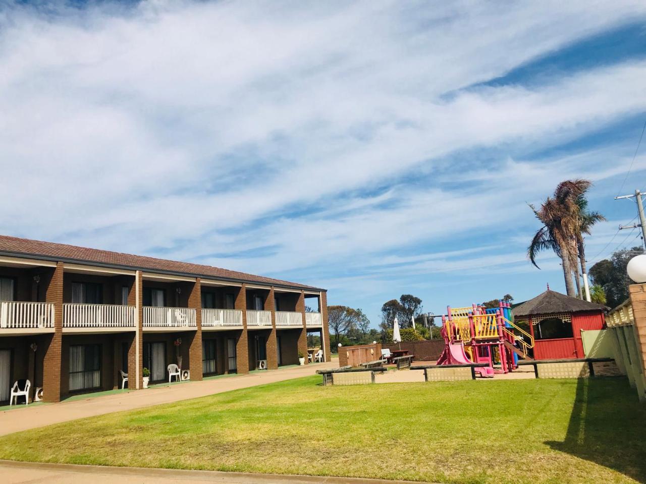 Black Swan Motor Inn Lakes Entrance Extérieur photo