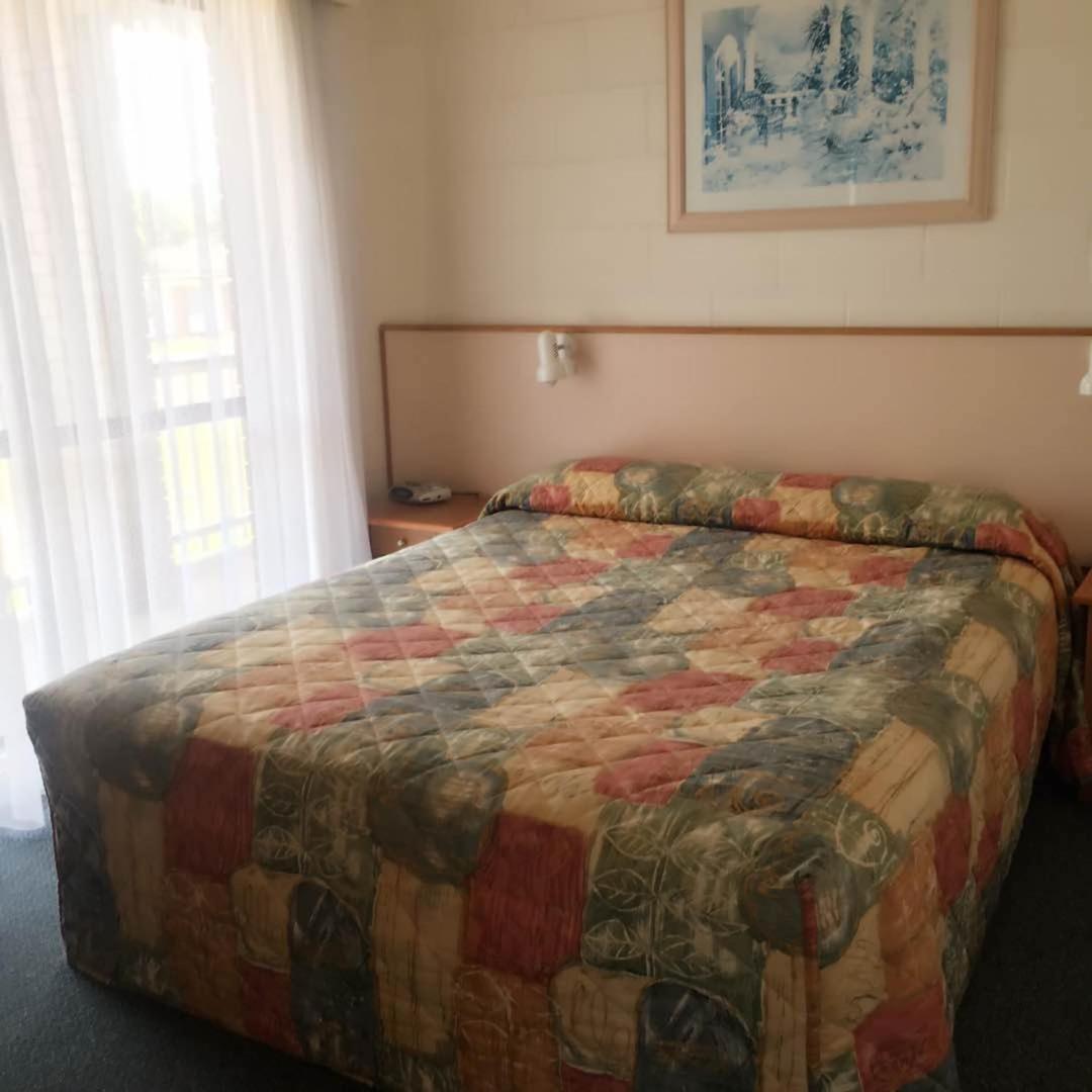 Black Swan Motor Inn Lakes Entrance Extérieur photo
